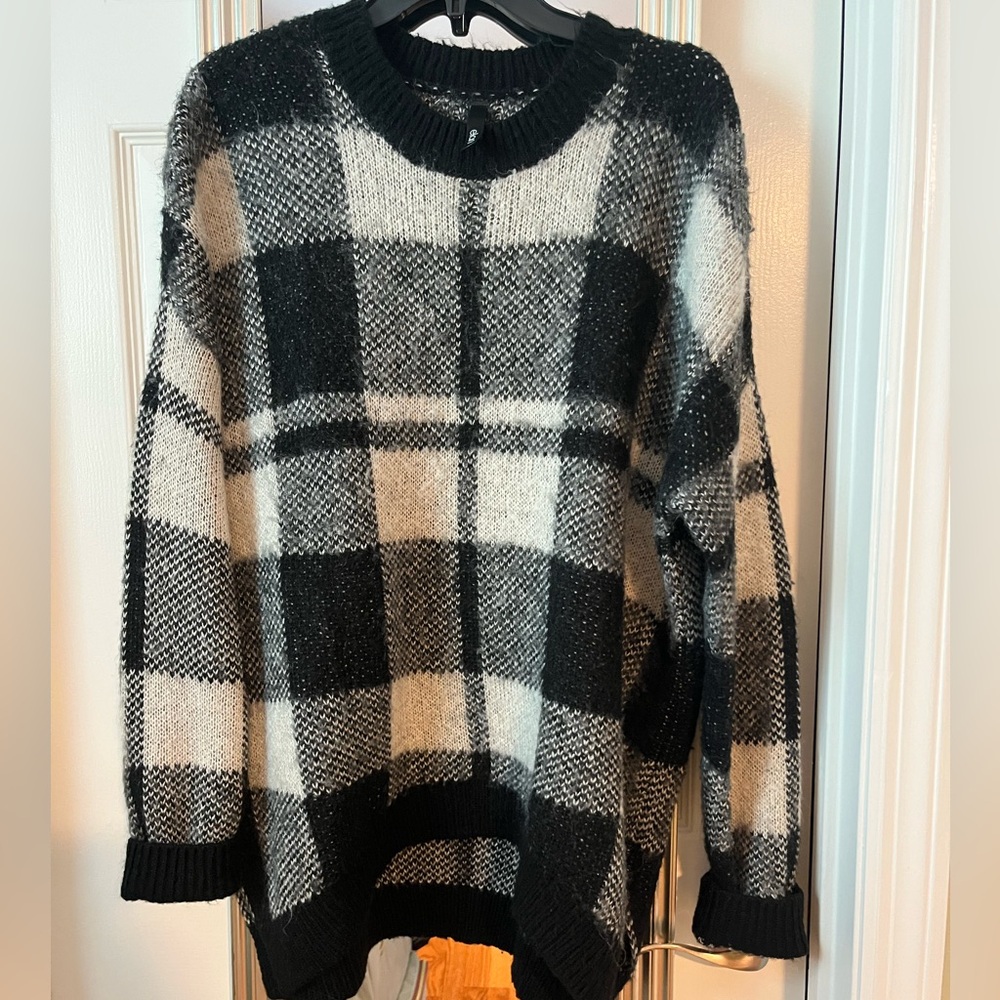 Elan Black & White Plaid Knit Sweater